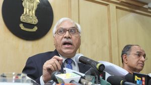 மகாராஷ்டிரா தேர்தலில் முறைகேடு? வாக்குப் பதிவு விவரங்களில் பெரும் மாற்றம்! மாஜி தேர்தல் ஆணையர் பகீர் 