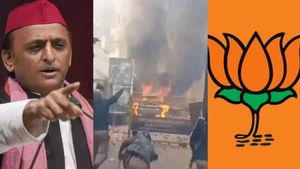  சம்பல் கலவரத்துக்கு பின்னணியில் பாஜக.. தேர்தல் முறைகேடுகளை திசைதிருப்ப நாடகம்.. அகிலேஷ் யாதவ் பகீர்!