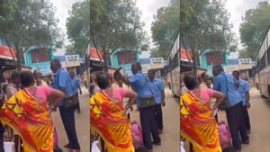  நெல்லையில் முதியவரை தாக்கிய பேருந்து நடத்துநர்..வெளியான அதிர்ச்சி வீடியோ.. பாய்ந்த அதிரடி நடவடிக்கை