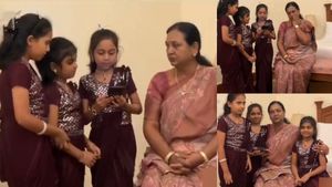மதுரையில் கண்கலங்கிய பிரேமலதா.. விஜயகாந்தை நினைத்து அழுத தேமுதிக பொதுச்செயலாளர்! 3 சிறுமிகள் யார்?