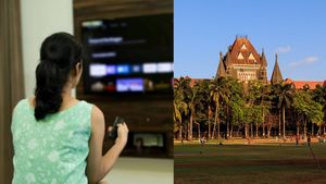 மருமகளை டிவி பார்க்க விடாதது கொடுமை அல்ல - மும்பை ஹைகோர்ட் கருத்து 