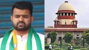  கர்நாடகாவை கலங்க வைத்த பாலியல் வழக்கு! பிரஜ்வல் ரேவண்ணாவுக்கு ஜாமீன் மறுப்பு! உச்சநீதிமன்றம் அதிரடி