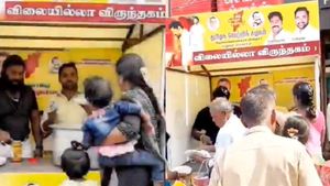 தவெக சார்பில் இலவச உணவு.. மதுரையில் விலையில்லா விருந்தகத்தை காலி செய்த அதிகாரிகள்.. காரணத்தை பாருங்க 