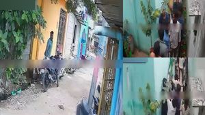 பேனர் மீது பேனர் வைத்ததால் மோதல்.. காங்கிரஸ் நிர்வாகியை வீடு புகுந்து தாக்கிய தவெகவினர்.. சிசிடிவி 