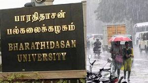  திருச்சி பாரதிதாசன் பல்கலைக்கழக தேர்வுகள் ஒத்திவைப்பு! கனமழை எதிரொலியால் அறிவிப்பு