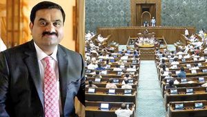 அதானி விவகாரம்- அமளிக் காடான நாடாளுமன்றம்- இரு சபைகளையும் முடக்கிய எதிர்க்கட்சிகள்! 