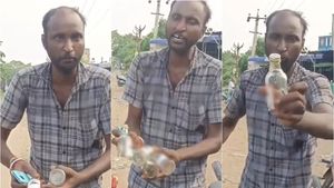  கடலூர் டாஸ்மாக் முன்பு ஆவேசமான குடிமகன்.. 'இது டுபாக்கூர் சரக்கு..' ஃபுல் போதையில் புலம்பல் 