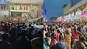 ஈரோட்டில் பிரபல ஜவுளிக் கடையில் தீபாவளி மறுநாளான இன்று சலுகை.. அதிகாலை 3 மணிக்கே அவ்வளவு கூட்டம் 