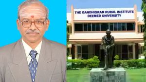 பல்கலையில் பாஜக ஆதரவு பிரச்சாரம்..தனியாக குரூப் ஆரம்பித்த பேராசிரியர்! பறந்த புகார்..பாய்ந்த நடவடிக்கை 