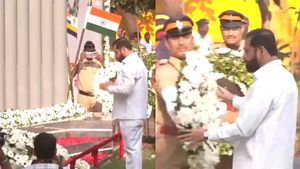 26/11:16 ஆண்டுகள்..உலகம் அதிர்ந்த மும்பை பயங்கரவாத தாக்குதல்-மக்களை காத்த மாவீரர்களுக்கு வீரவணக்கம்! 