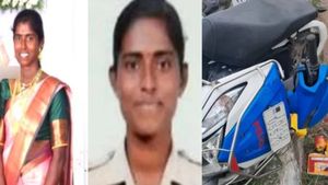 புதுக்கோட்டை நிறைமாத கர்ப்பிணி.. டூவீலரில் டியூட்டிக்கு சென்ற பெண் போலீஸ்.. நொடியில் முடிந்த கொடுமை