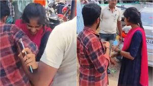 நாமக்கல் பள்ளிப்பாளையத்தில் போலீசிடம் எகிறிய யுவராணி..நடுரோட்டில் மல்லுக்கட்டு..விசாரித்தால் ட்விஸ்ட்