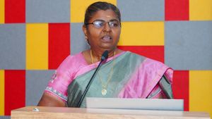  புற்றுநோய் மருத்துவ சேவையில் சிறப்பாக செயல்படும் தங்கம் மருத்துவமனை! நாமக்கல் ஆட்சியர் புகழாரம்!