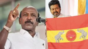 கோவை அமைச்சர் நிகழ்ச்சியில்.. தவெக கொடி நிறத்தில் துணி.. கடைசி நேரத்தில் அலர்ட்டான அதிகாரிகள்