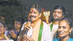 மகாராஷ்டிரா: கேப்டன் தமிழ்ச்செல்வன் vs கணேஷ்குமார்.. தமிழர்கள் மோதும் சயோன் கோலிவாடா நிலவரம் என்ன? 