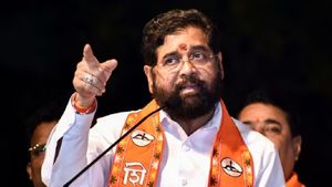 பாஜக அதிக இடங்களை பிடித்தாலும் ஷிண்டேவைதான் முதல்வராக்கும்! காரணம் இதுதான் 