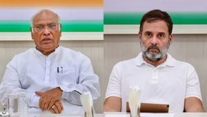 அரசியல் சாசன நாள்- ராகுல் காந்தியை பேச அழைக்கனும்.. லோக்சபா சபாநாயகருக்கு இந்தியா கூட்டணி கடிதம் 