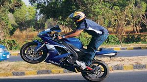  “வீலிங்கா செய்ற.. இந்தா புடி”.. இளைஞருக்கு ரூபாய் 23,500 அபராதம் விதித்த போலீசார்!