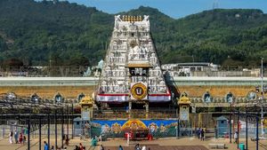 சன்டே அதுவுமா! திருப்பதியில் குவிந்த பக்தர்கள் கூட்டம்! ஏழுமலையானை இத்தனை பேர் தரிசித்தார்களா? 