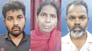 சேலம் புதிய பஸ் ஸ்டாண்டில்  சப்-இன்ஸ்பெக்டருக்கு செருப்படி.. ஆவேசமான பெண்..  நடந்தது என்ன? 