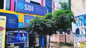 தேனி பெரியகுளத்தில் பண மழை பொழிந்த ஏடிஎம்.. இளைஞர்களுக்கு நடந்த இன்ப அதிர்ச்சி.. இறுதியில் ட்விஸ்ட் 