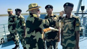 மோடி 'தீபாவளி' கொண்டாடிய பாகிஸ்தான் எல்லை சர்ச்சைக்குரிய சர் கிரீக் எவ்வளவு ஆபத்தான இடம் தெரியுமா? 