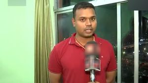 லாரி டிரைவர் மகன் டூ ஐபிஎஸ் அதிகாரி.. சோதனைகளை சாதனையாக்கிய சேலத்து இளைஞர்.. சக்சஸ் சீக்ரெட்! 