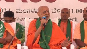 முஸ்லிம்களின் வாக்குரிமையை பறிக்க வேண்டும்.. கர்நாடகா ஒக்கலிகா ஜாதி மடாதிபதி பேச்சால் கடும் சர்ச்சை! 