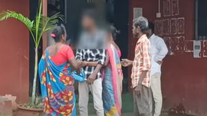 நர்சின் லீலை! 12 பேரை காதலித்து டாட்டா காட்டிய காதல் ராணி! மகன் முறை இளைஞரை கல்யாணம் செய்த கொடூரம் 