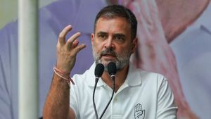 எம்எல்ஏக்களை விலைக்கு வாங்குபவர்களால் எப்படி அரசியலமைப்பை பாதுகாக்க முடியும்? ராகுல் கேள்வி 