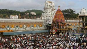 திருப்பதியில் சர்வ தரிசனத்திற்கு இத்தனை மணிநேரமா? வியாழக்கிழமையில்! துளசி மாலைக்காகவே இந்த கூட்டம்! 