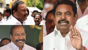 கூட்டணியை கெடுத்துடாதீங்க.. தங்கமணி, திண்டுக்கல் சீனிவாசனை கும்பிட்டு எடப்பாடி சொன்ன வார்த்தை! 
