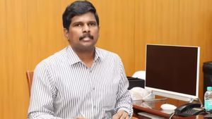 தமிழக அரசு தரும் 2000 உதவித்தொகை.. யாரெல்லாம் விண்ணப்பிக்கலாம்.. திருச்சி கலெக்டர் விளக்கம் 