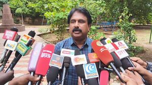  போராட்டம் வாபஸ் இல்லை.. நாளை மாலை 6 மணி வரை வெளிநோயாளிகளுக்கு சிகிச்சை இல்லை! மருத்துவர்கள் உறுதி!