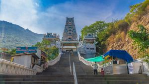 களைகட்டிய மருதமலை.. கங்கணம் கட்டி விரதத்தை தொடங்கிய முருக பக்தர்கள்.. அலைமோதிய பக்தர்கள் கூட்டம் 