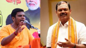 நக்கீரன் கோபாலுக்கு மிரட்டல்.. அர்ஜுன் சம்பத் மகன் ஓம்கார் பாலாஜியை.. நள்ளிரவில் கைது செய்த போலீஸ் 