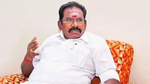  மழை பெய்ய தான் செய்யும்.. அதுக்கு மதுரையை தார்ப்பாய் போட்டா மூட முடியும்? கடுப்பான செல்லூர் ராஜு!