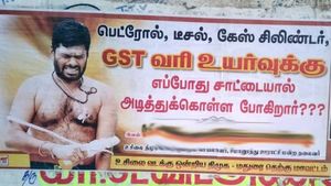 பெட்ரோல், டீசல், கேஸ் விலை உயர்வு, ஜிஎஸ்டிக்கு எப்போது சாட்டையடி? மதுரையை வலம்வந்த அண்ணாமலை போஸ்டர்
