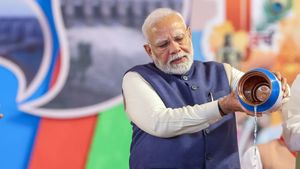 ம.பி. கென்-பெட்வா நதிகளை இணைக்கும்  திட்டத்துக்கு அடிக்கல் நாட்டினார் பிரதமர் நரேந்திர மோடி! 