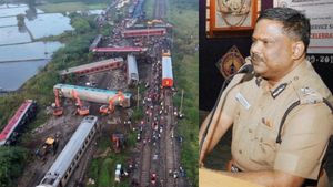  கவரப்பேட்டை ரயில் விபத்து..உறுதிசெய்யப்பட்ட குற்றவாளிகள்! விரைவில் வெளியாகும் அடையாளம்..டிஜிபி தகவல்