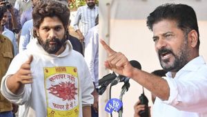  பெண் இறந்தது தெரிந்தும் ரோட் ஷோ.. என்ன மாதிரியான மனுசன்? அல்லு அர்ஜுன் மீது ரேவந்த் ரெட்டி தாக்கு!