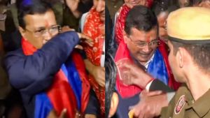 உயிருடன் எரிக்க முயற்சி? கெஜ்ரிவால் மீது திடீர் திரவ தாக்குதல்.. ஆம்ஆத்மிக்கு போலீஸ் தந்த விளக்கம் 