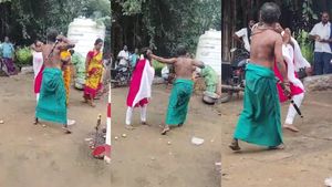  ஒழுங்கா உன் பேரை சொல்லு..பேய் பிடித்ததாக இளம்பெண்ணுக்கு அடி! பூசாரிக்கு பொளேர் விட்ட ’ஐயப்ப’ சாமி!