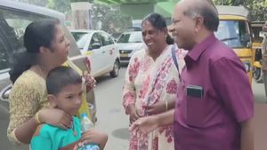 இலங்கையில் 50 ஆண்டுக்கு முன் ரூ.37 திருடிய வீட்டை கண்டுபிடித்து கோவை தொழிலதிபர் செய்த செயல்.. செம 