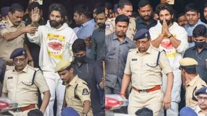 ஜாமீன் கிடைத்தும் ரிலீஸ் இல்லை.. நடிகர் அல்லு அர்ஜுனுக்கு தயாரான கிளாஸ்- 1 செல்.. என்ன நடக்கிறது? 