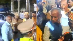 கலெக்டருக்கே அனுமதி மறுத்த போலீஸ்.. தீபத்திருவிழாவில் திருவண்ணாமலை மாவட்ட ஆட்சியருக்கு நேர்ந்த கதி 