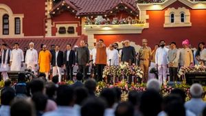 மகாராஷ்டிரா அமைச்சரவை விரிவாக்கம்.. பாஜக, சிவசேனா, தேசியவாத காங்கிரஸ் சீனியர்கள் கடும் அதிருப்தி 