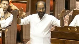 இந்தியை திணிக்காதே! மாநிலங்களை மாற்றாந்தாய் மனப்பான்மையுடன் நடத்தாதே.. ராஜ்யசபாவில் திருச்சி சிவா 