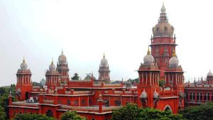 திருநெல்வேலி சம்பவம்.. தாமாக முன்வந்து ஹைகோர்ட் விசாரணை.. நீதிபதிகள் எழுப்பிய முக்கியமான கேள்வி 