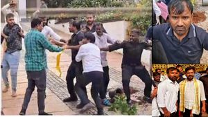 அல்லு அர்ஜுன் வீட்டின் மீது தாக்குதல் நடத்தியவருக்கும் ரேவந்த் ரெட்டிக்கும் தொடர்பு? வெளியான போட்டோ 